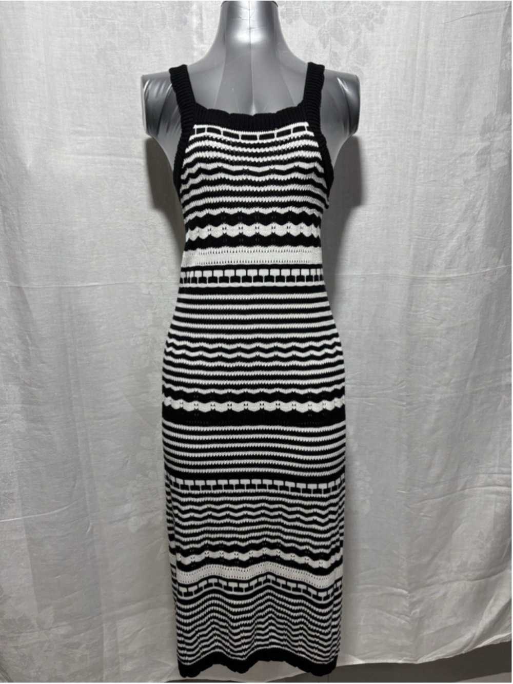 Womens Sleeveless Black and White Striped Maxi Knit Dress Size M travel vacation